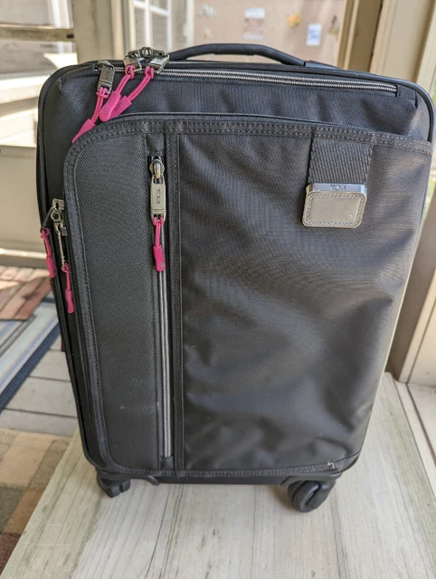 Tumi MERGE Continental  4 Wheeled Carry-On Suitcase  Black