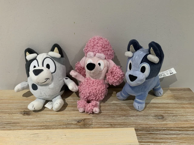 Peluche Bluey – Lot Muffin Et Socks (7 Et 7,5 Pouces) – Tissu Luxe, Détails Brodés, Pour Câlins Et Jeux !