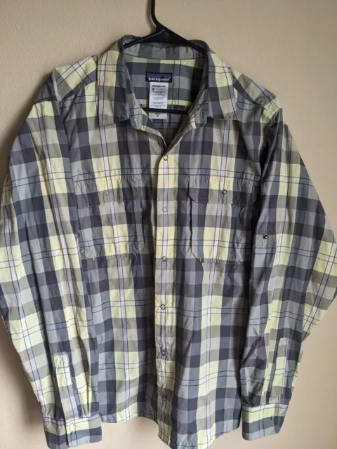 Patagonia Mens Outdoor Shirt Medium Green Gray Plaid Long Sleeve Button Up