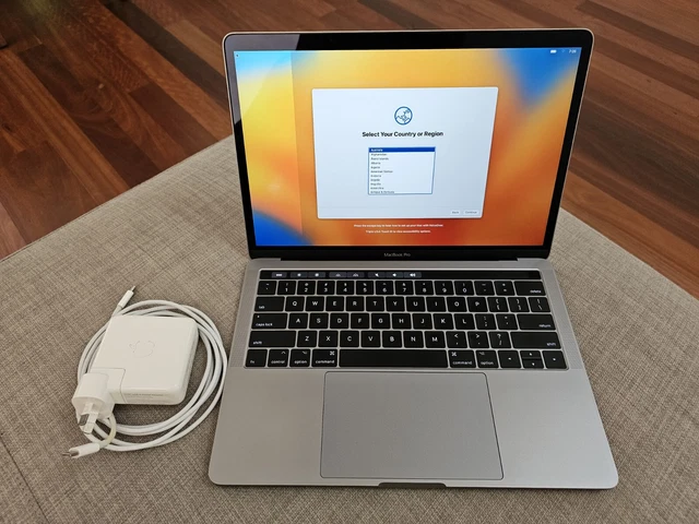 MacBook Pro Touchbar Apple A1706 / 13.3" / core i5/ 8GB RAM/256GB SSD Mid 2016