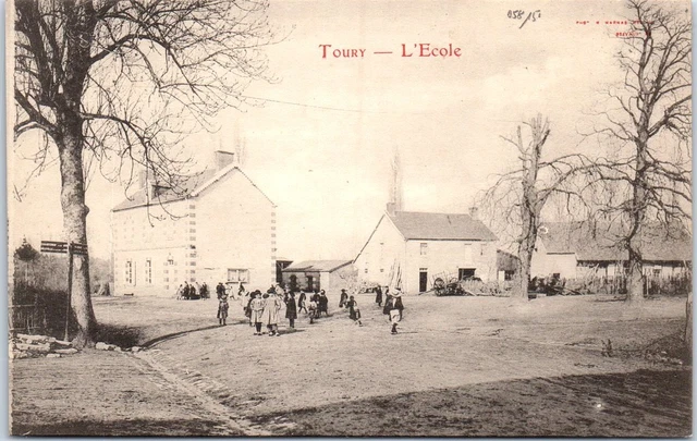 58 TOURY - les ecoles.