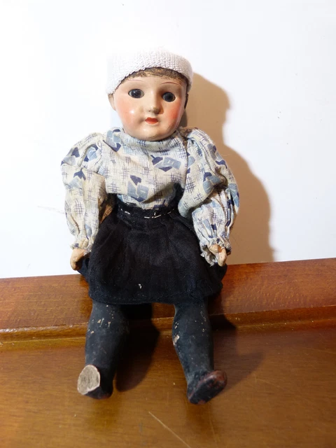 ANCIENNE POUPÉE MIGNONNETTE en BISCUIT peint XIXe