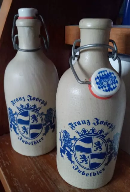 Zwei Steingut-Bierflasche 0,5 L Franz Joseph Jubelbier der Privatbrauerei Sailer