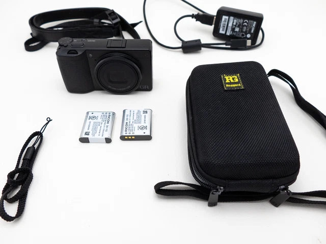 Ricoh GR III 24.2 MP Digital Camera - Black - Excellent Condition  3