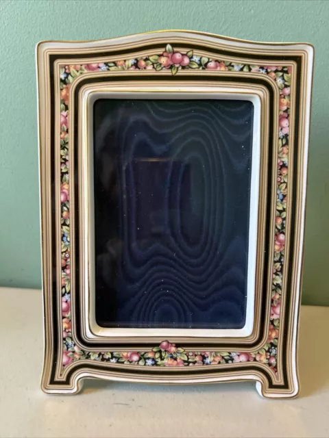 VTG  WEDGWOOD CLIO BONE CHINA PICTURE FRAME - 3.5” x5” PHOTO