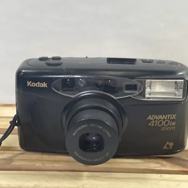 Cámara fotográfica de apuntar y disparar Kodak Advantix 4100 IX con zoom APS