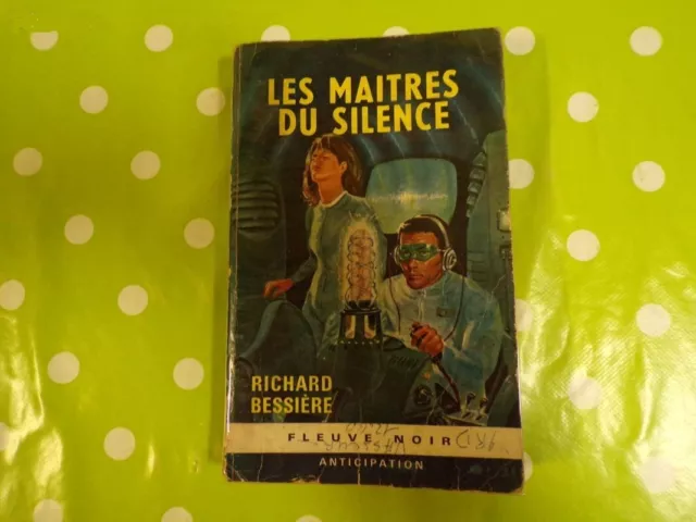 Livre ancien de science fiction/anticipation