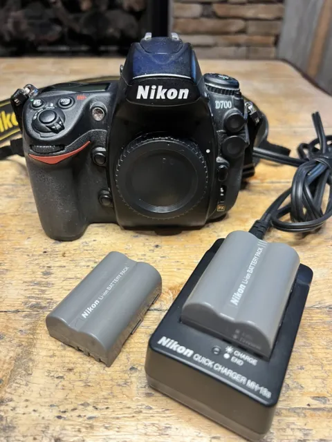 Nikon D700 12.1MP Full Frame DSLR Body + Charger/2 Battery - Shutter Count 68983