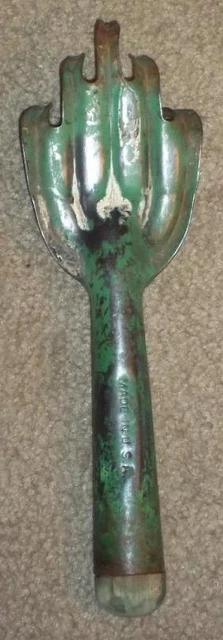 Vintage Green Metal Hand Home Garden Weeder