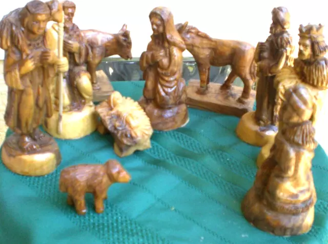 Vintage  Wooden  HAND CARVED 10 Piece Italian  Nativity Scene