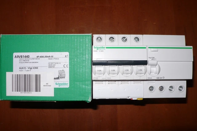 Disjoncteur Différentiel Schneider 25A 30mA 4P A9N21067 A9N21470 - Occasion