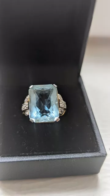 18 Karat Gold-Ring mit großem Aquamarin und Diamanten, Gutachten