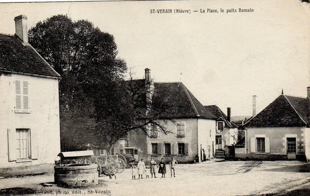 CPA SAINT-VERAIN (58 Nièvre), animée, La Place et le puits Romain, années 1910