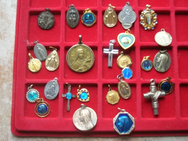 France  Lot De Medailles  Religieuse Metaux Divers ? Plaque Etc...  (A3676)