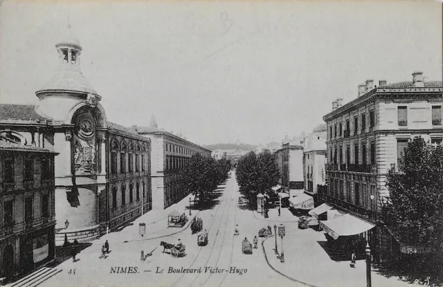 CPA ♦ Carte postale Ancienne Nîmes Le Boulevard de Victor-Hugo