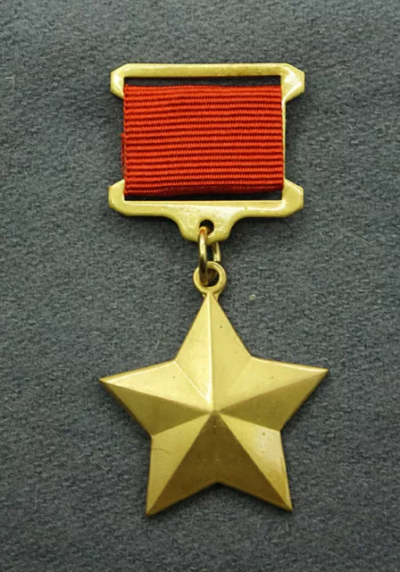 WW2 Russian Hero of the Soviet Union Medal Gold Star Pin Army Award Badge Emblem