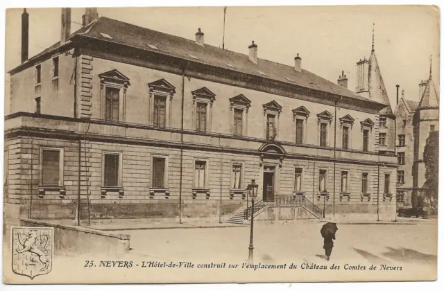 CPA " NEVERS - L'Hôtel de Ville construit sur l'emplacement du Château