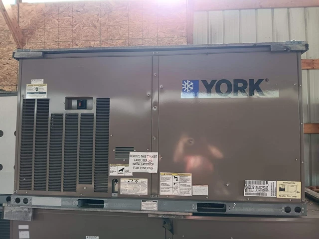 5 Ton York  package unit Gas Electric 208-230v-3ph M# ZYG06E2B1AA1C222A2