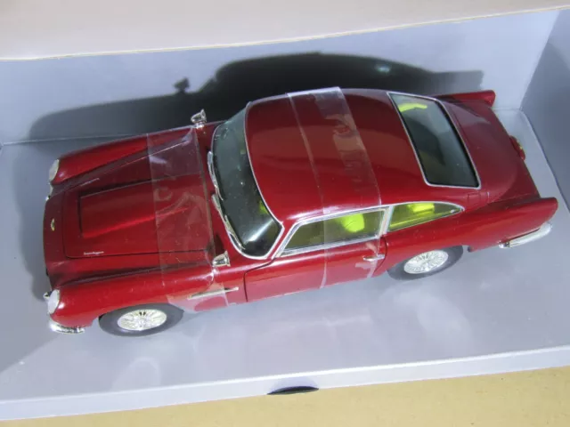 575R Chrono H1002 Aston Martin Coupé DB5 De 1963 Rojo Peony 1:18 + Caja 2