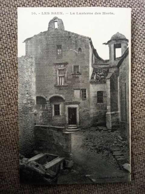 Cpa Les Baux La Lanterne Des Morts
