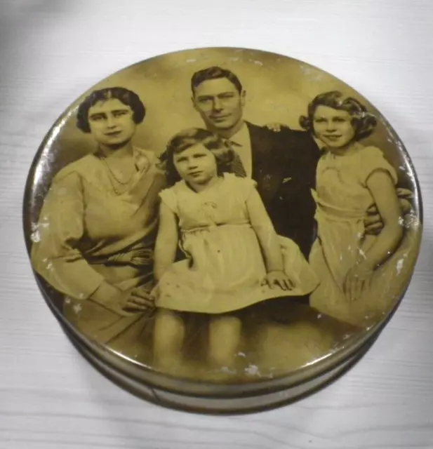 OLD TIN 1930's King George VI, Queen Mother, Princesses Elizabeth & Margaret