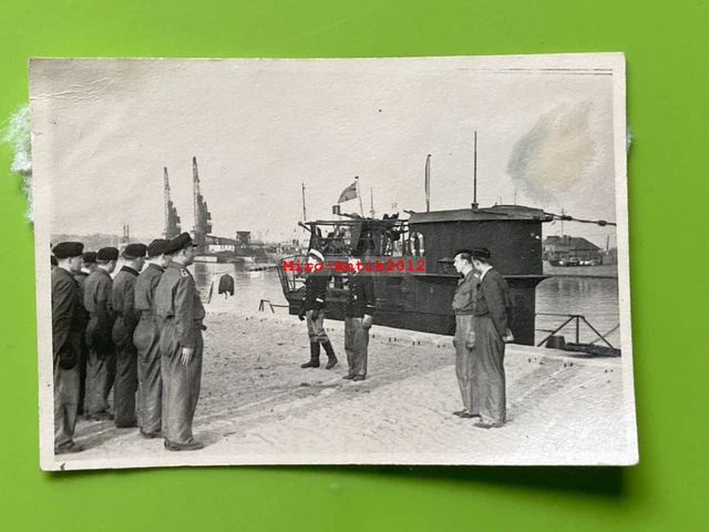 FOTO, 11.UFLOTTILLE, MUSTERUNG vor UBoot im Hafen Swinemünde Polen (N