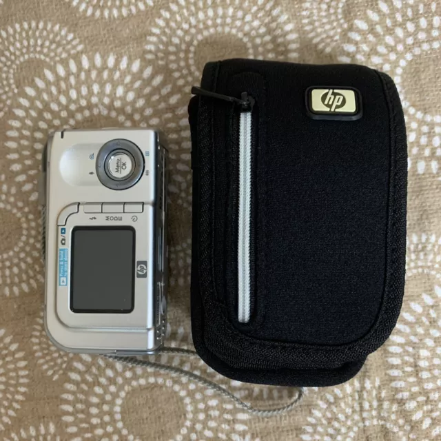 HP~Photosmart M22 4.0MP used camera w/case small 4x2x1 1/14" not tested for part