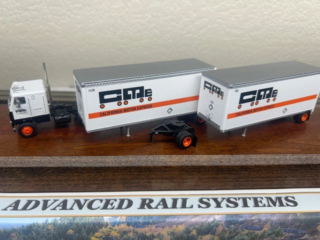 Athearn HO Scale (1:87) Semi Truck Frame - 2 Pack Unpainted, Freightliner/Kenworth Twin Screw