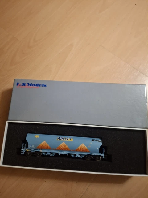 Wagon Couvert LS Models H0 30679 – Hbis Jaune/gris Parois Planes