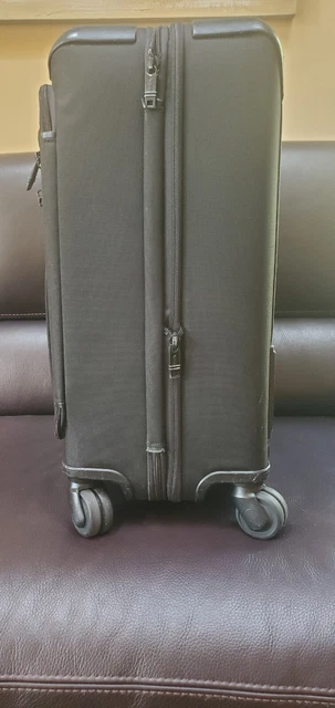Tumi Alpha 2. 21" Continental Spinner Carry-On Suitcase Expandable 22561D2 $750 2
