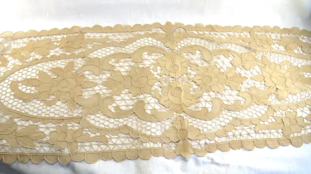 50 x 15  Vintage Hand Crochet Table Runner Flower Lace Doily Oval Dresser Scarf