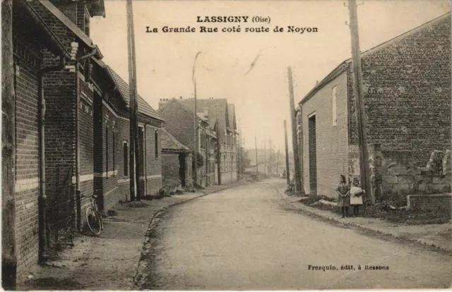 CPA LASSIGNY La Grande Rue Cote Route de Noyon (1207283)