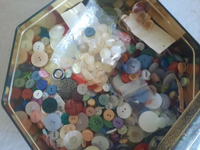 Job Lot Vintage Buttons Large Tin Mixed Lot Retro Old Prop Sewing Bundle Craft