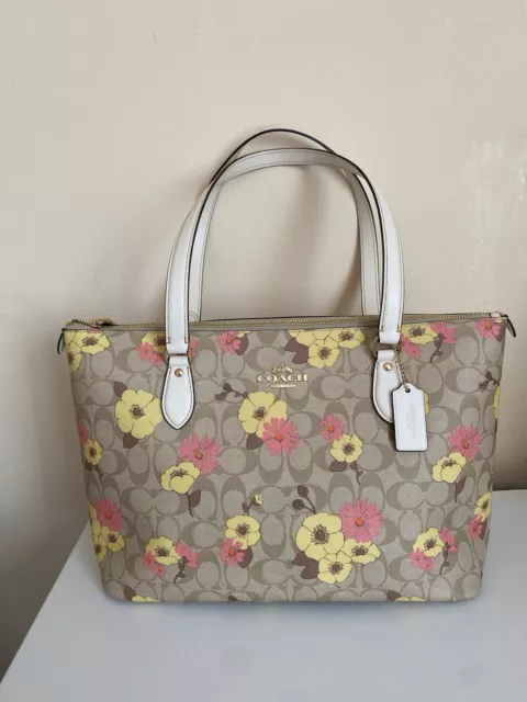 Coach Gallery Tote In Signature Canvas With Floral Cluster Print