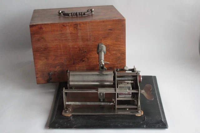 Phonographe à cylindre (61334)