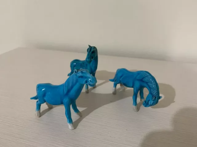 Lotto Di Tre Figurine In Miniatura Di Cavalli Vintage