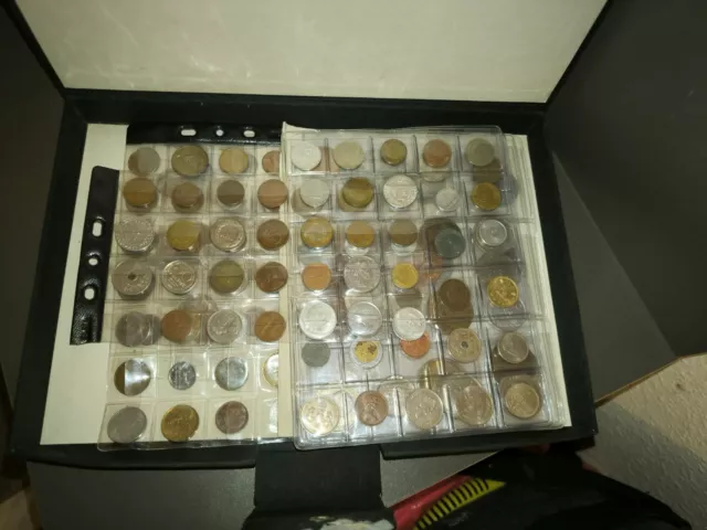Sammelordner mit Münzen