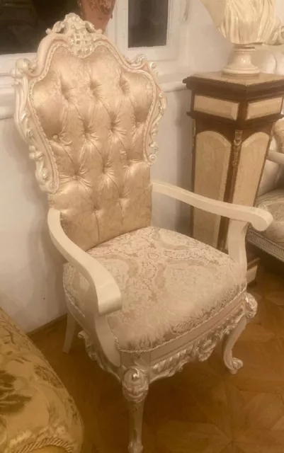 Casa Padrino Luxus Barock Stuhl mit Armlehnen Gold / Weiß / Creme Sessel Antik