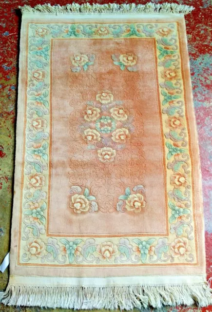 Tapis Chinois En Laine Et Soie Ou Viscose. Noué À La Main. Chine. Vers 1970