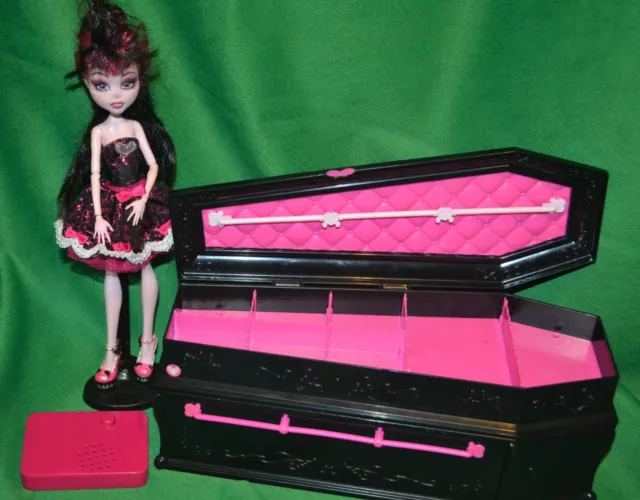 MONSTER HIGH DRACULAURA sweet 1600 and coffin bed 20.00 PicClick UK
