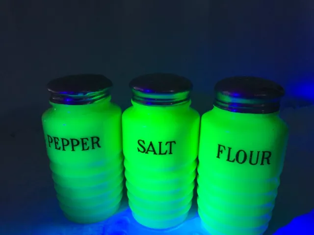 Vintage Uranium Jeannette Jadeite Beehive Salt Pepper Flour Shakers 1930s
