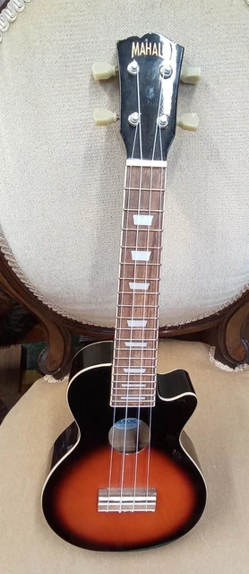 Mahalo de Lux ukulele plus case