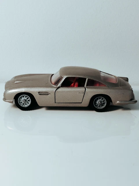 Aston Martin DB5 Miniature Solido, Série 100, échelle 1/43, Couleur Dorée, état Neuf