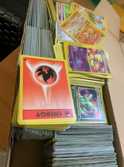 Lotto di oltre 500 carte POKEMON da svariate edizioni (leggere descrizione)
