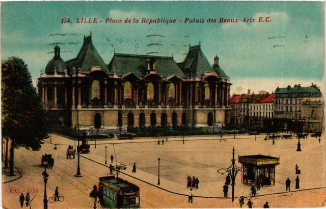 CPA LILLE Place de la République Beaux-Arts P (983503)