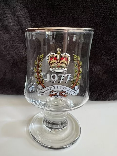 Queens Silver Jubilee Wine Glasses  1977 Glass in Excellent Condition