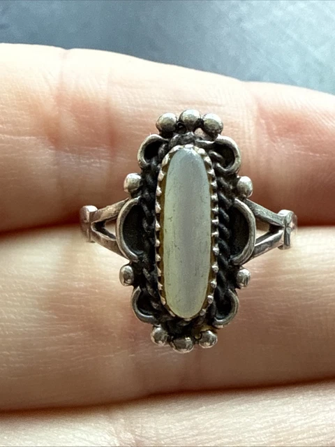 Bague Ancienne En Argent Massif 925 - Jonc Style Ethnique - Taille 53