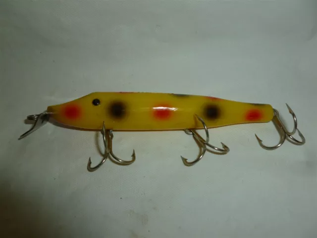Vintage 4-1/2 Inch Plastic Creek Chub PIKIE Fishing Lure Lot P-874 Vintage 4-1/2 Inch Plastic Creek Chub PIKIE Fishing Lure Lot P-874
