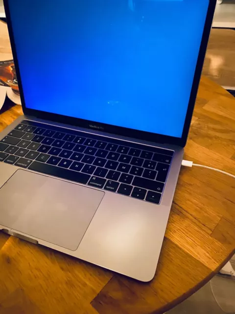 Apple MacBook Pro 13,3" (Intel Core i5 8ème Gén., 2,3 GHz, 8 Go RAM, 256 Go SSD)