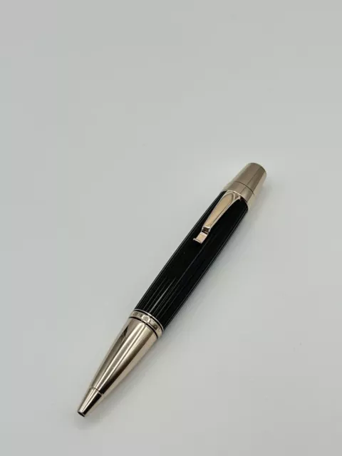 SAKURA Pen-Touch Paint Nail Art Silver 0.7mm Tip - TDI, Inc